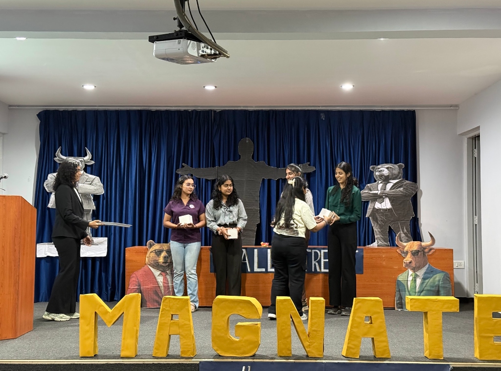 Students on stage at the Magnate E-Cell Meetup